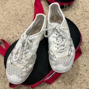 Nfinity vengeance cheer shoes sz6